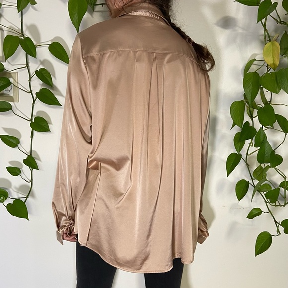 🌹 SOLD 🌹 Marigolds 🌿 printed satin button down shirt - Picture 3 of 8